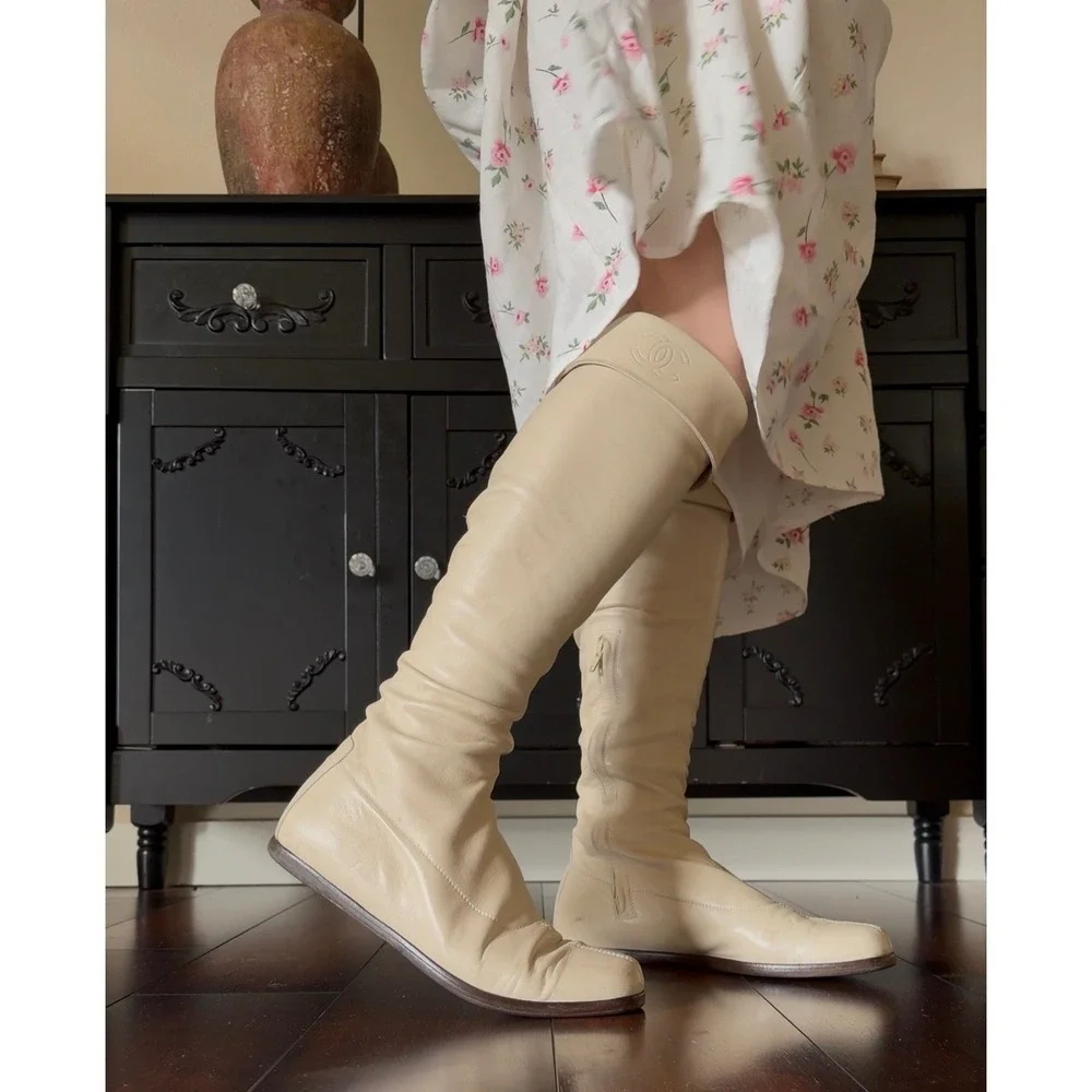 CHANEL Vintage Tall Boots Cream Leather CC Logo Women's Size 39 Y2K 90s Karl